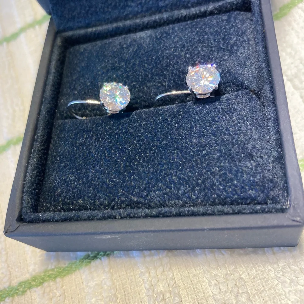 Moissanite round solitaire leverback earrings - Picture 5 of 5